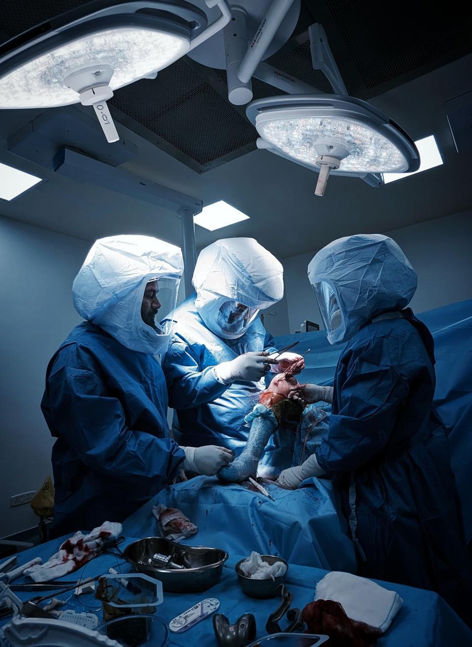 Robotic knee replacement procedure in the operation theatre